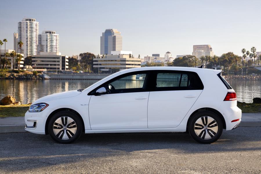  Volkswagen e-Golf 2017 года  (NA) (фото 13 из 32)